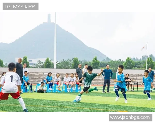 李琨足球：从青少年训练到职业赛场的成长之路与未来展望